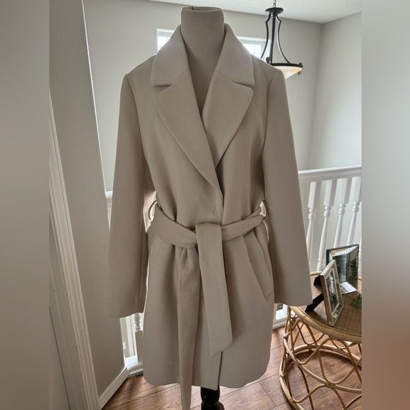 H&M Jackets & Blazers - H&M trench coat women’s size 10 beige